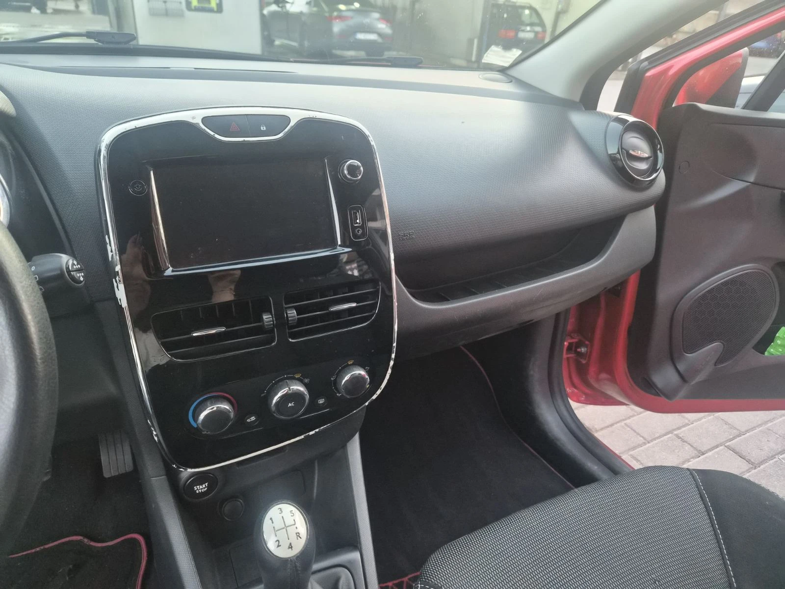 Renault Clio, снимка 9 - Автомобили и джипове - 55529453