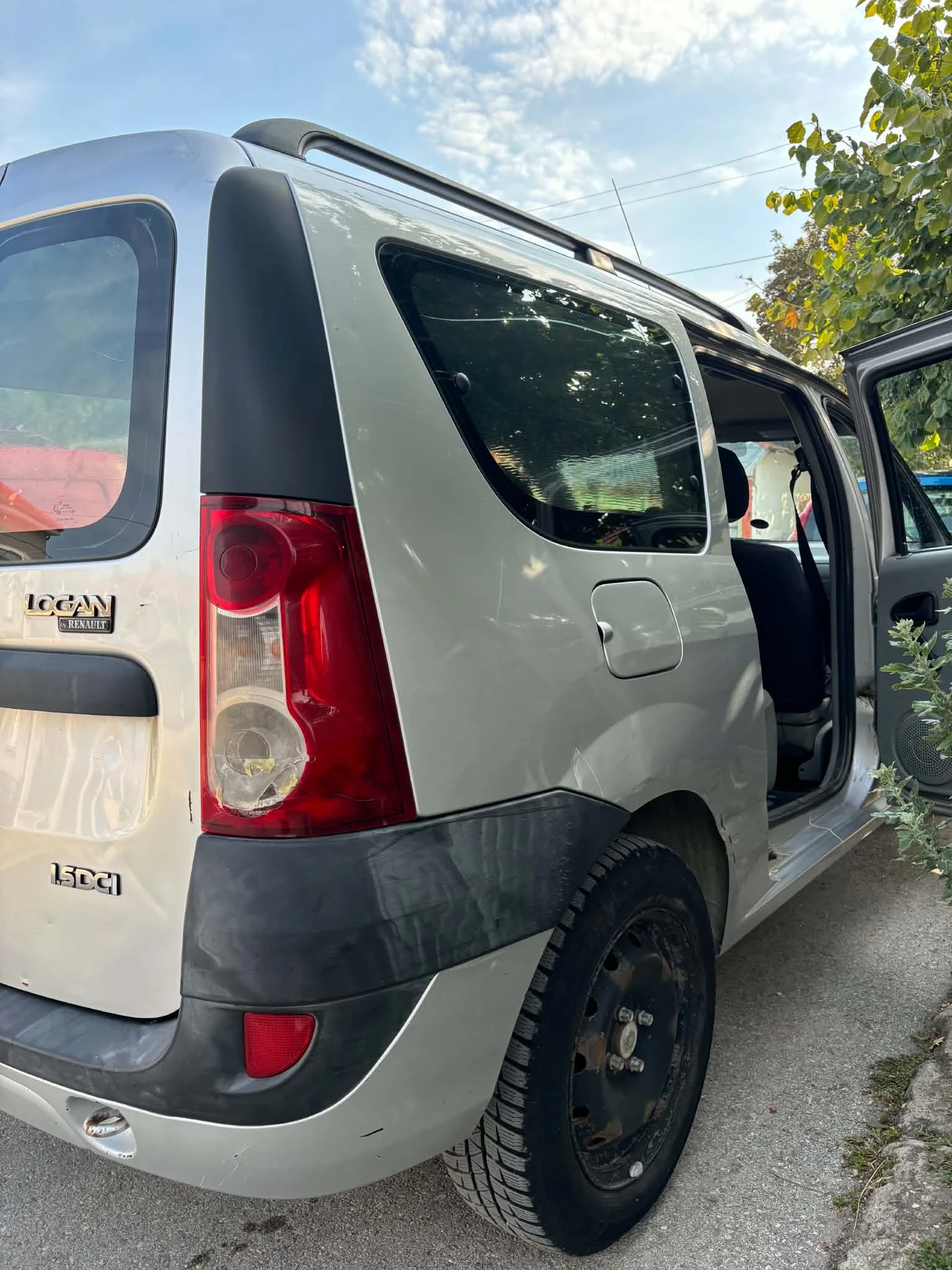 Dacia Logan 1.5dci, снимка 13 - Автомобили и джипове - 56144117