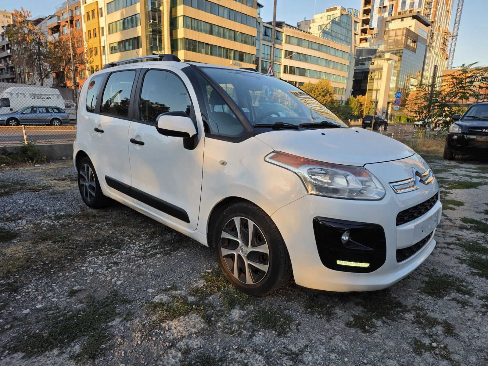 Citroen C3 Picasso 1.6HDI 92k.c., снимка 3 - Автомобили и джипове - 56204572