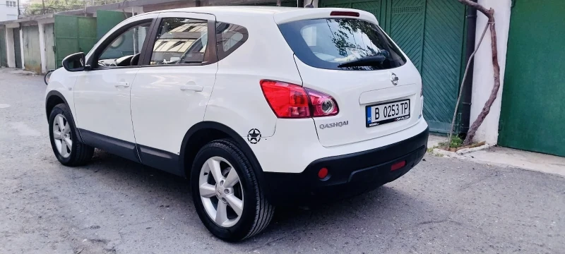 Nissan Qashqai, снимка 12 - Автомобили и джипове - 47679310