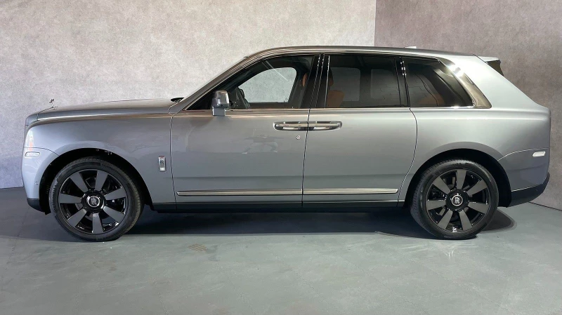 Rolls-Royce Cullinan V12/ SHOOTING STAR/ BESPOKE/ TV/ NIGHT VISION/ 22/, снимка 7 - Автомобили и джипове - 47520870