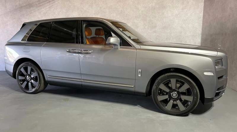 Rolls-Royce Cullinan V12/ SHOOTING STAR/ BESPOKE/ TV/ NIGHT VISION/ 22/, снимка 5 - Автомобили и джипове - 47520870