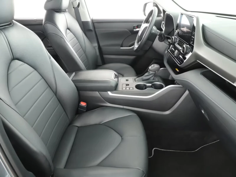 Toyota Highlander HYBRID/243HP/CAM/KLESS/L.ASS/CARPLAY/AMBI/LED/730f, снимка 13 - Автомобили и джипове - 51670637