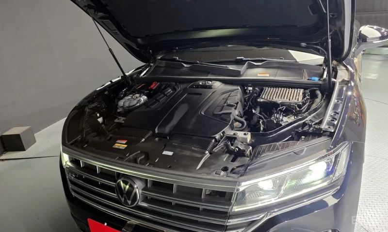 VW Touareg, снимка 6 - Автомобили и джипове - 53058527