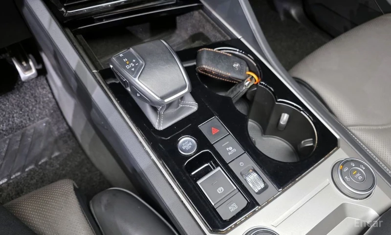 VW Touareg, снимка 9 - Автомобили и джипове - 53058527