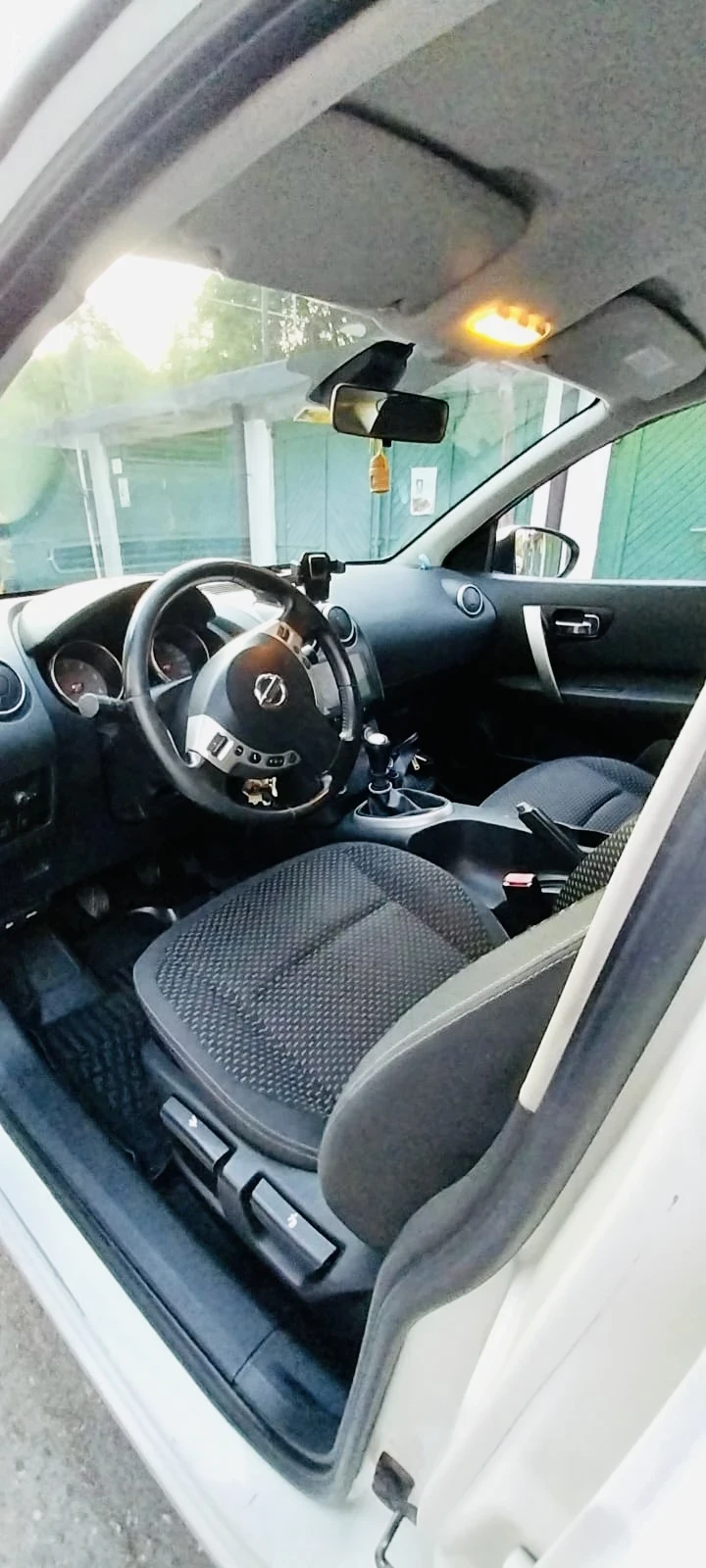 Nissan Qashqai, снимка 16 - Автомобили и джипове - 47679310