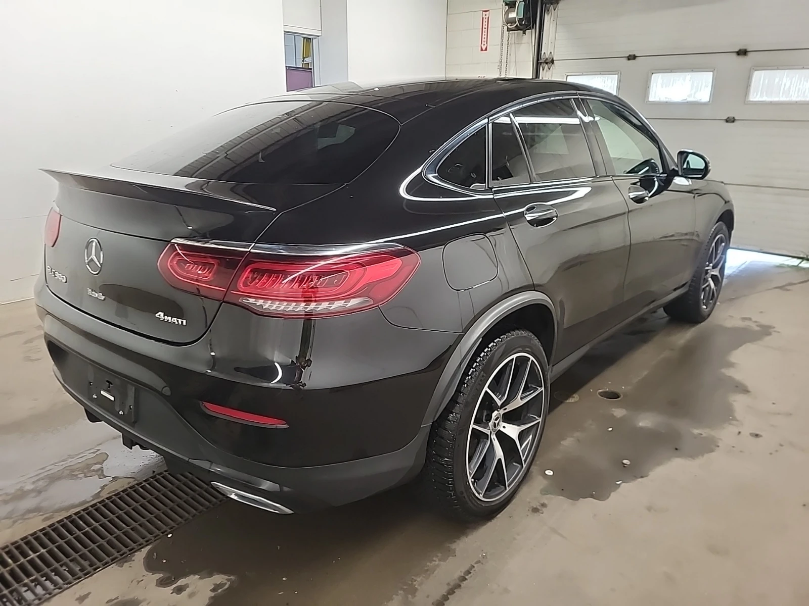 Mercedes-Benz GLC 300 AWD * CARFAX * АвтоКредит * Цена до България*  - изображение 4