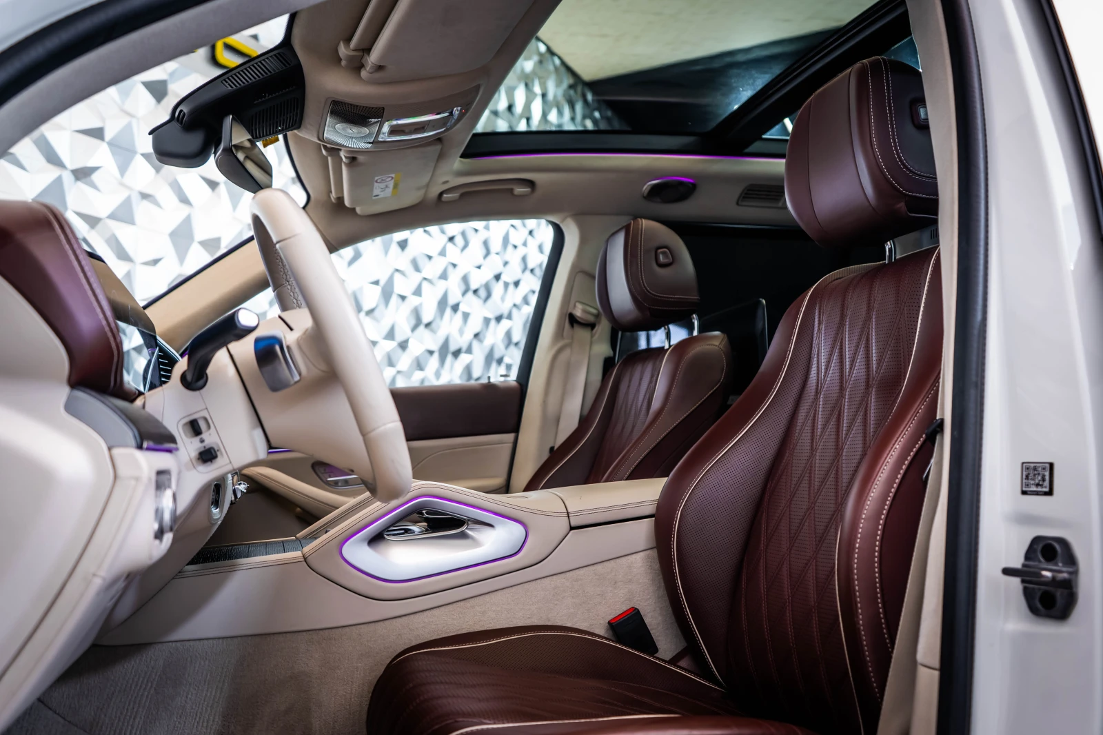 Mercedes-Benz GLS 600 Maybach 4M * Multimedia* FirstClass* Pano* SoftCl*, снимка 13 - Автомобили и джипове - 54549460