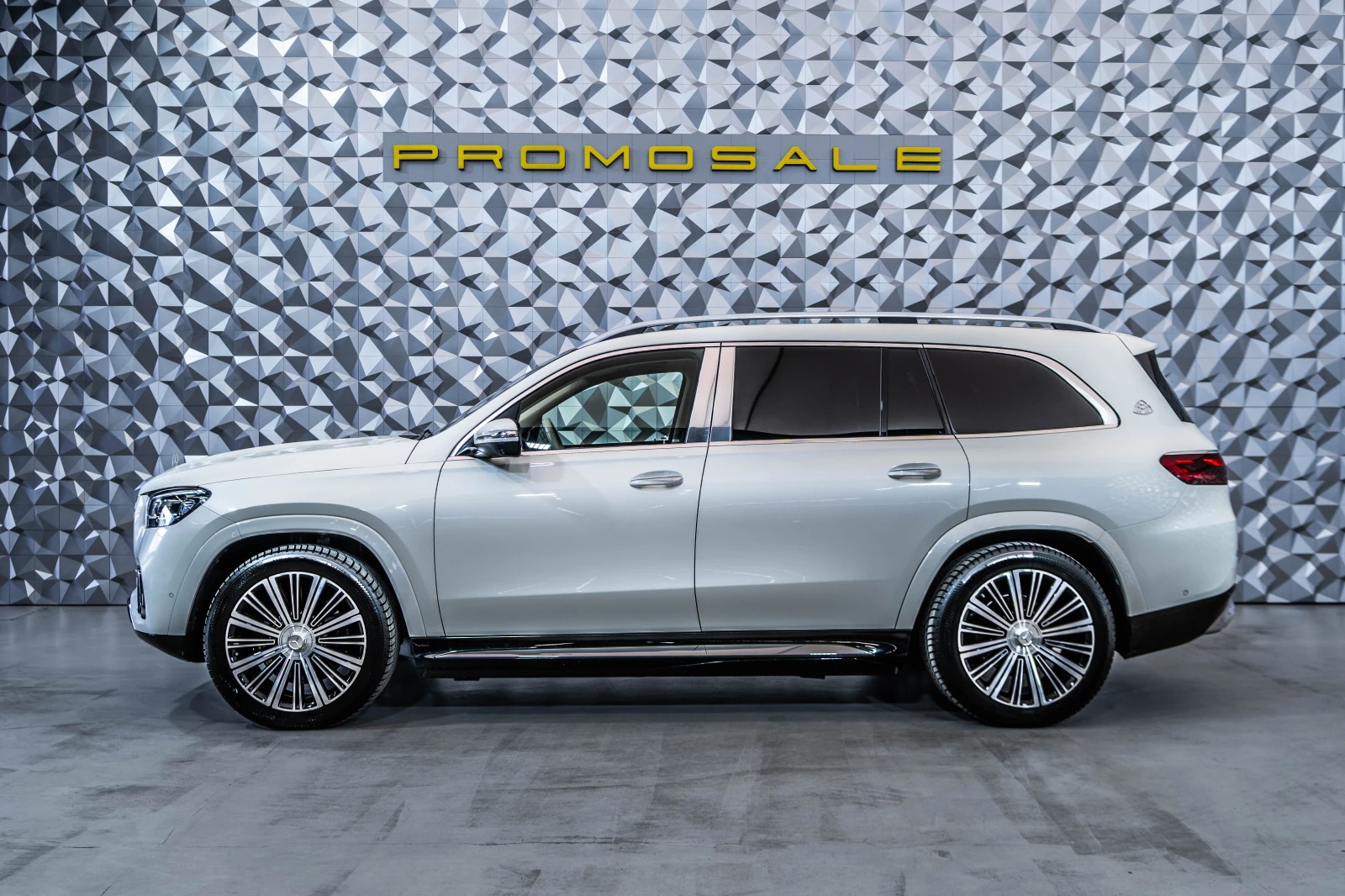 Mercedes-Benz GLS 600 Maybach 4M * Multimedia* FirstClass* Pano* SoftCl*, снимка 3 - Автомобили и джипове - 54549460