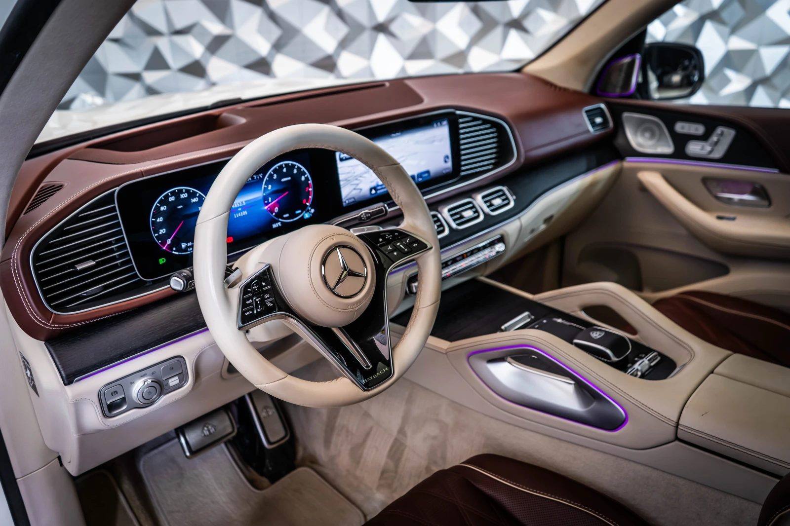 Mercedes-Benz GLS 600 Maybach 4M * Multimedia* FirstClass* Pano* SoftCl*, снимка 8 - Автомобили и джипове - 54549460