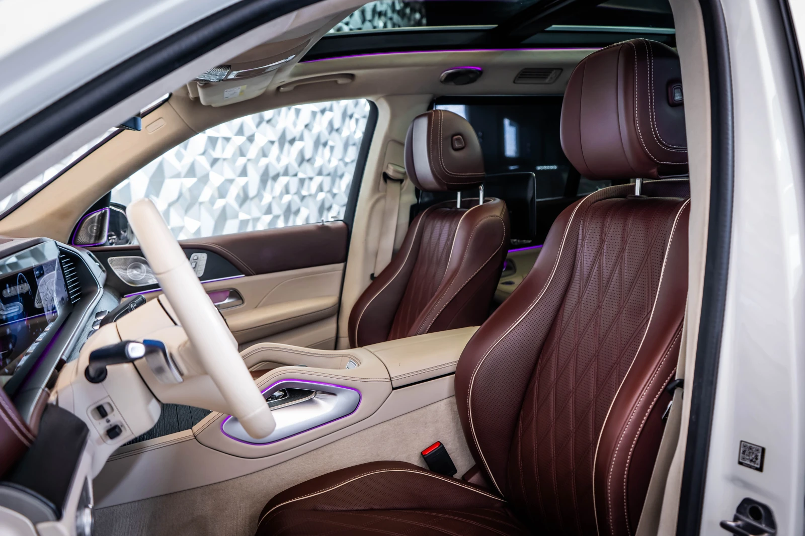 Mercedes-Benz GLS 600 Maybach 4M * Multimedia* FirstClass* Pano* SoftCl*, снимка 12 - Автомобили и джипове - 54549460