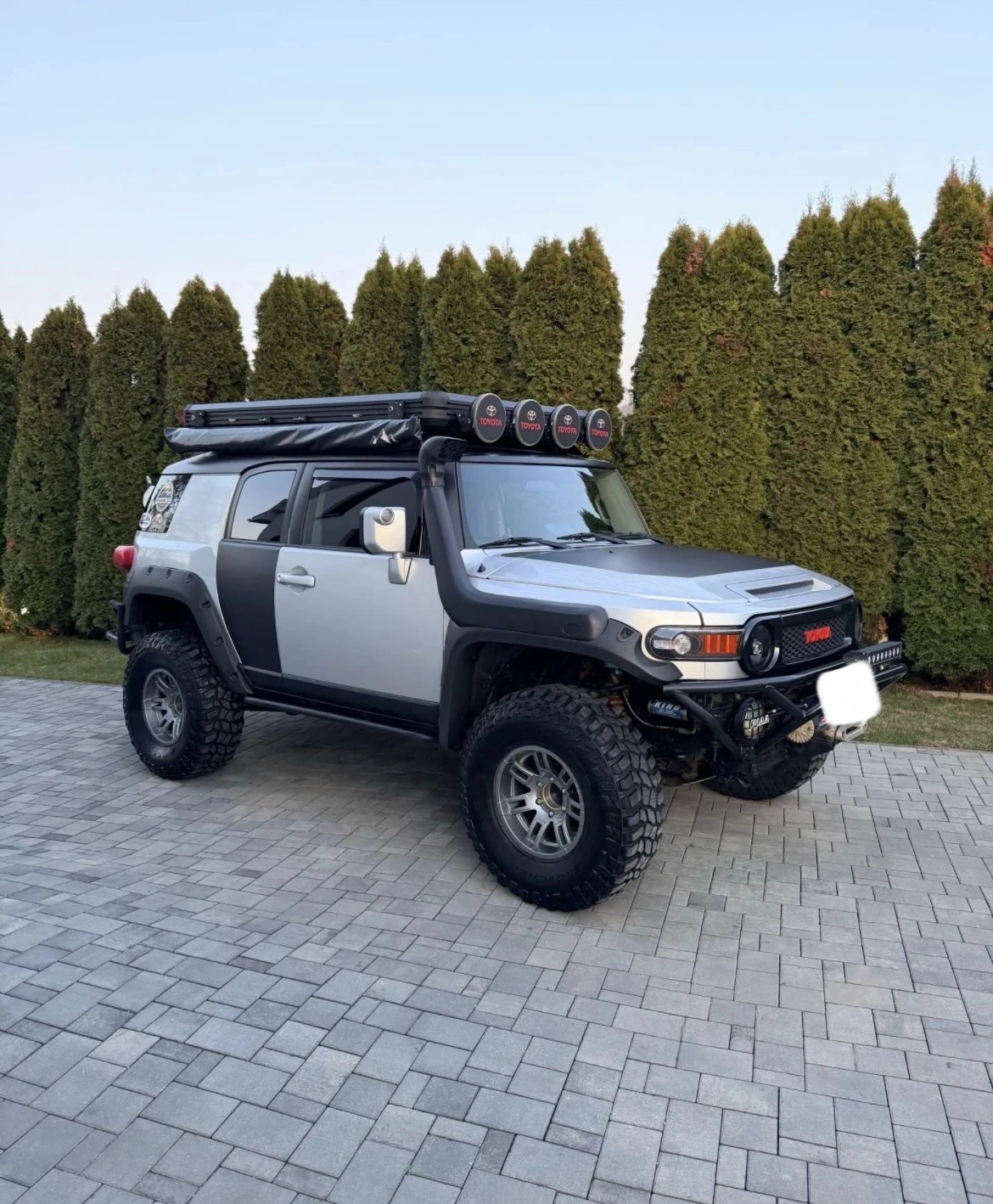 Toyota Fj cruiser 4.0 V6 Бензин/Газ 4х4 УНИКАТ, снимка 2 - Автомобили и джипове - 54964363