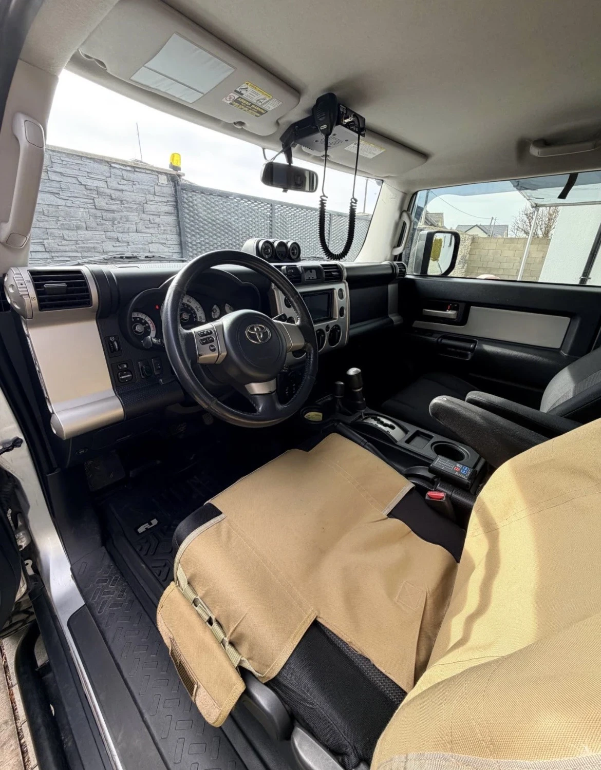 Toyota Fj cruiser 4.0 V6 Бензин/Газ 4х4 УНИКАТ, снимка 9 - Автомобили и джипове - 54964363