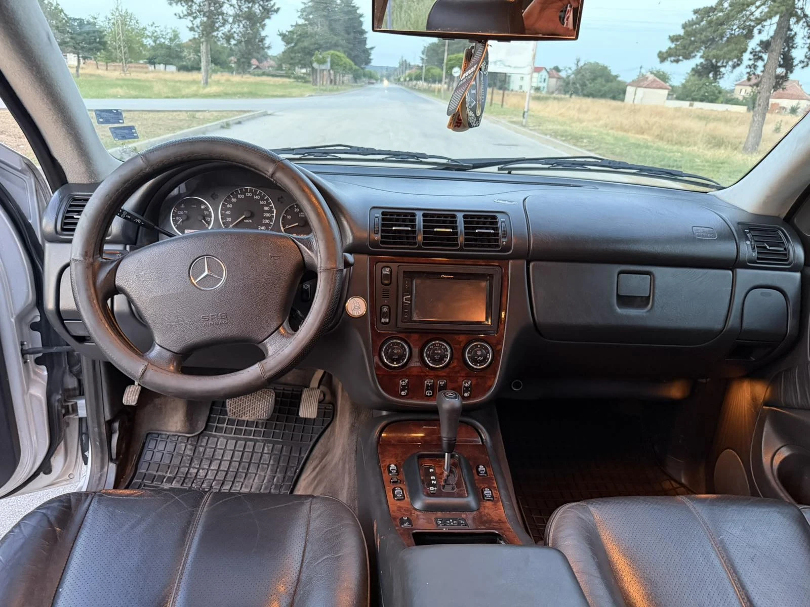 Mercedes-Benz ML 270, снимка 9 - Автомобили и джипове - 54993597