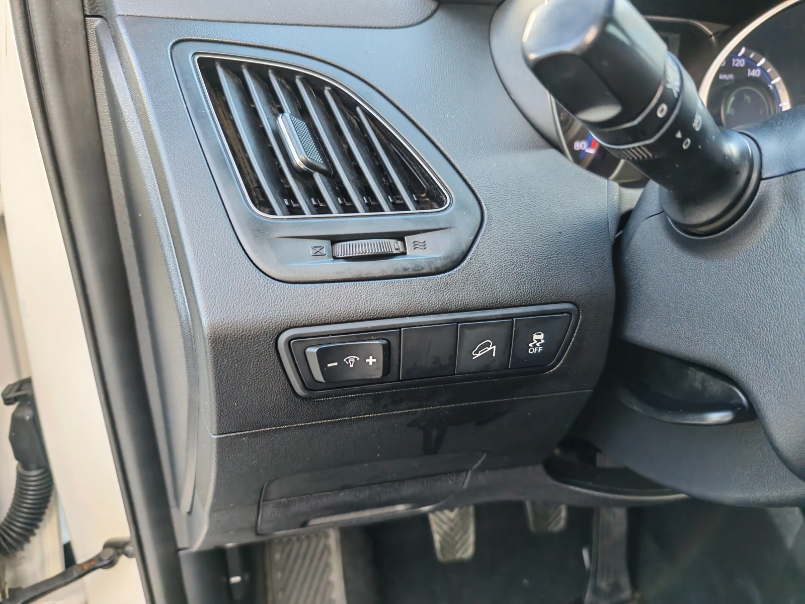 Hyundai IX35 1.6 BENZIN 136 KN, снимка 12 - Автомобили и джипове - 55002477