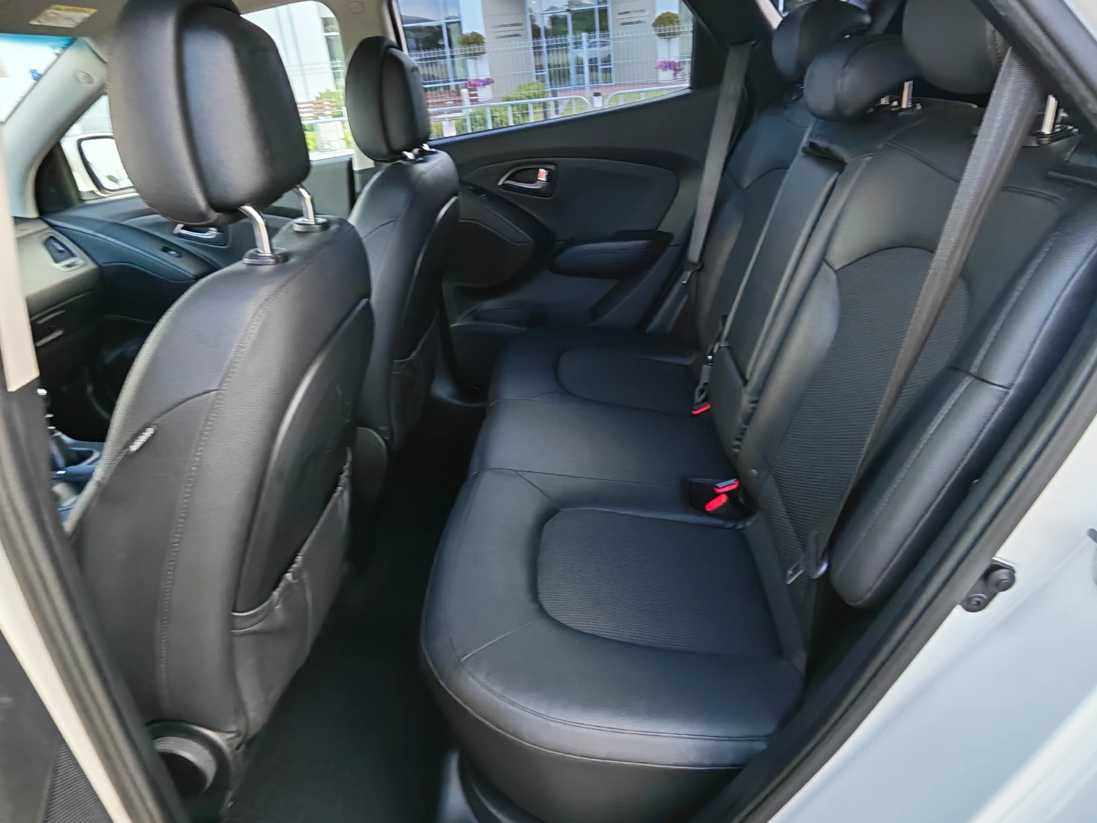 Hyundai IX35 1.6 BENZIN 136 KN, снимка 17 - Автомобили и джипове - 55002477