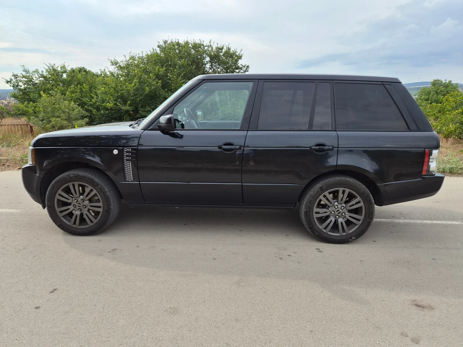 Land Rover Range rover 4.4 Autobiography, снимка 2 - Автомобили и джипове - 55939895