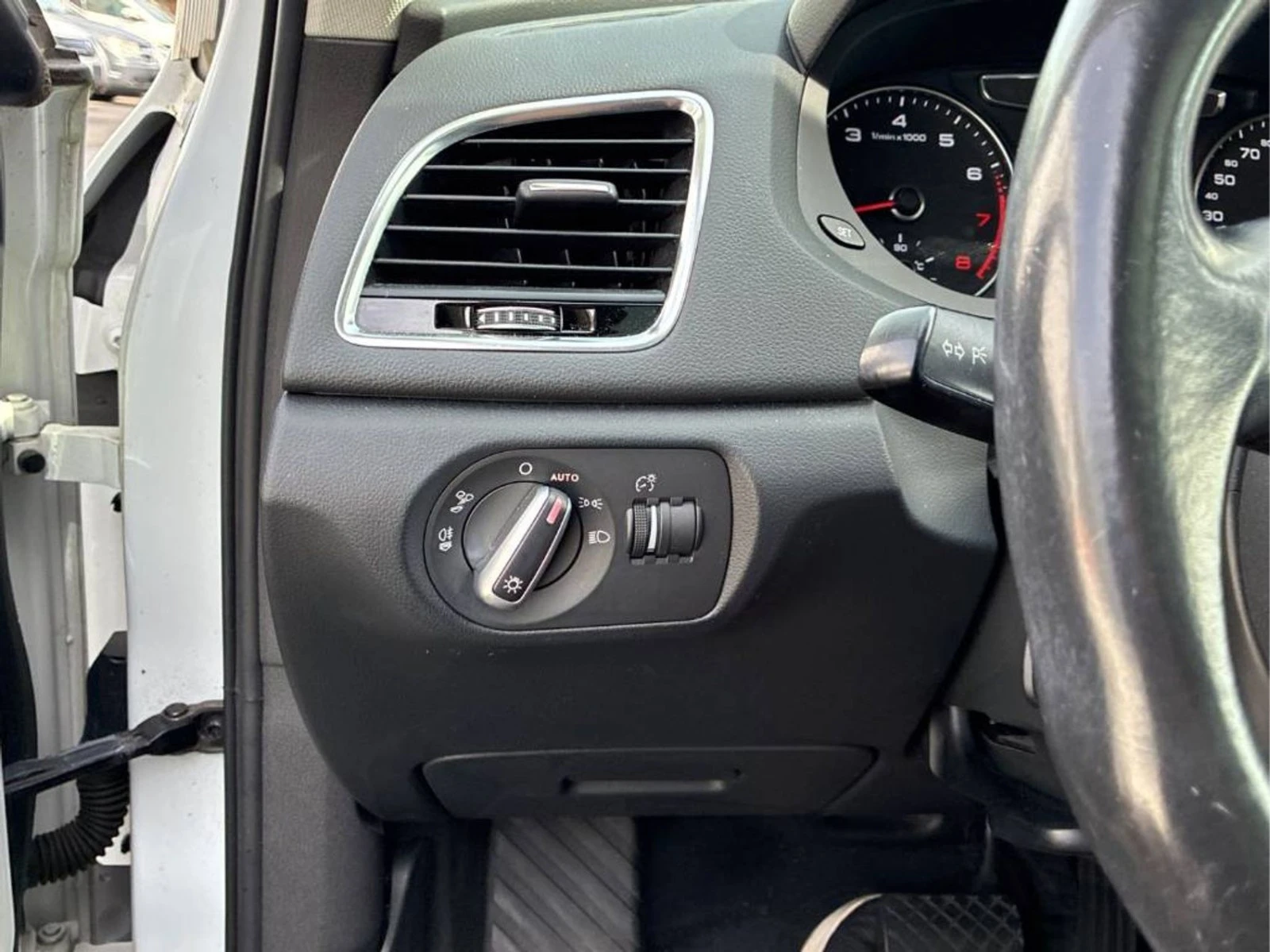 Audi Q3 Technik * АвтоКредит * (ЦЕНА ДО БГ), снимка 16 - Автомобили и джипове - 56278866