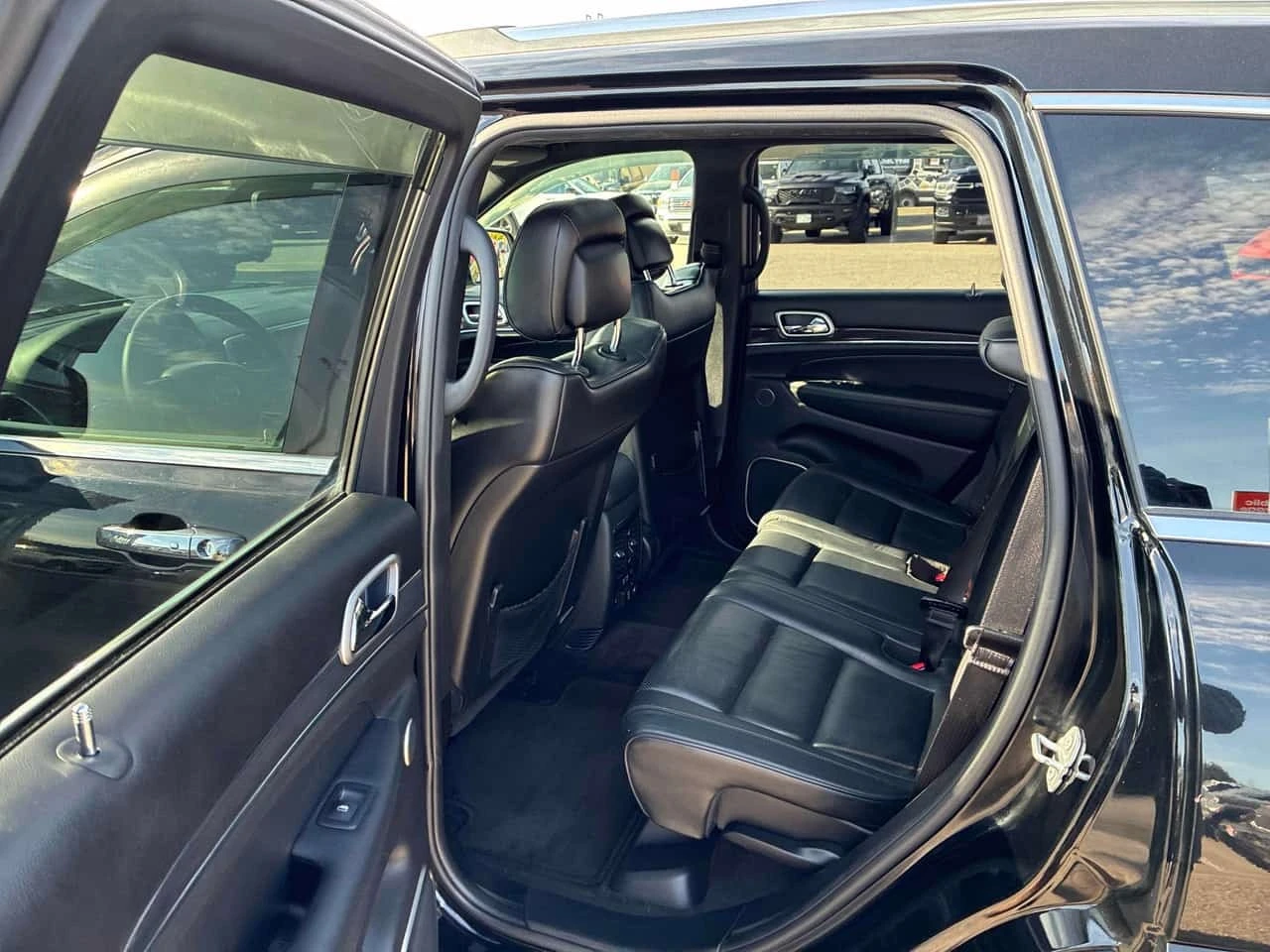 Jeep Grand cherokee * Overland * CARFAX * ����� �� ����������� | Mobile.bg � ����������� 16