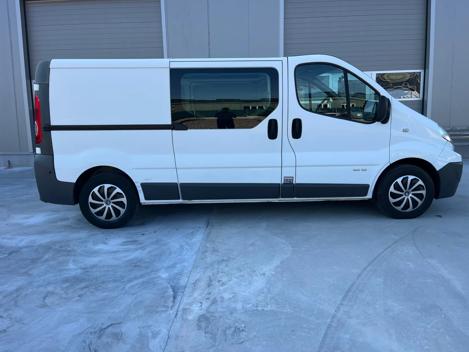 Renault Trafic 2.0CDTI , снимка 2 - Бусове и автобуси - 54861691