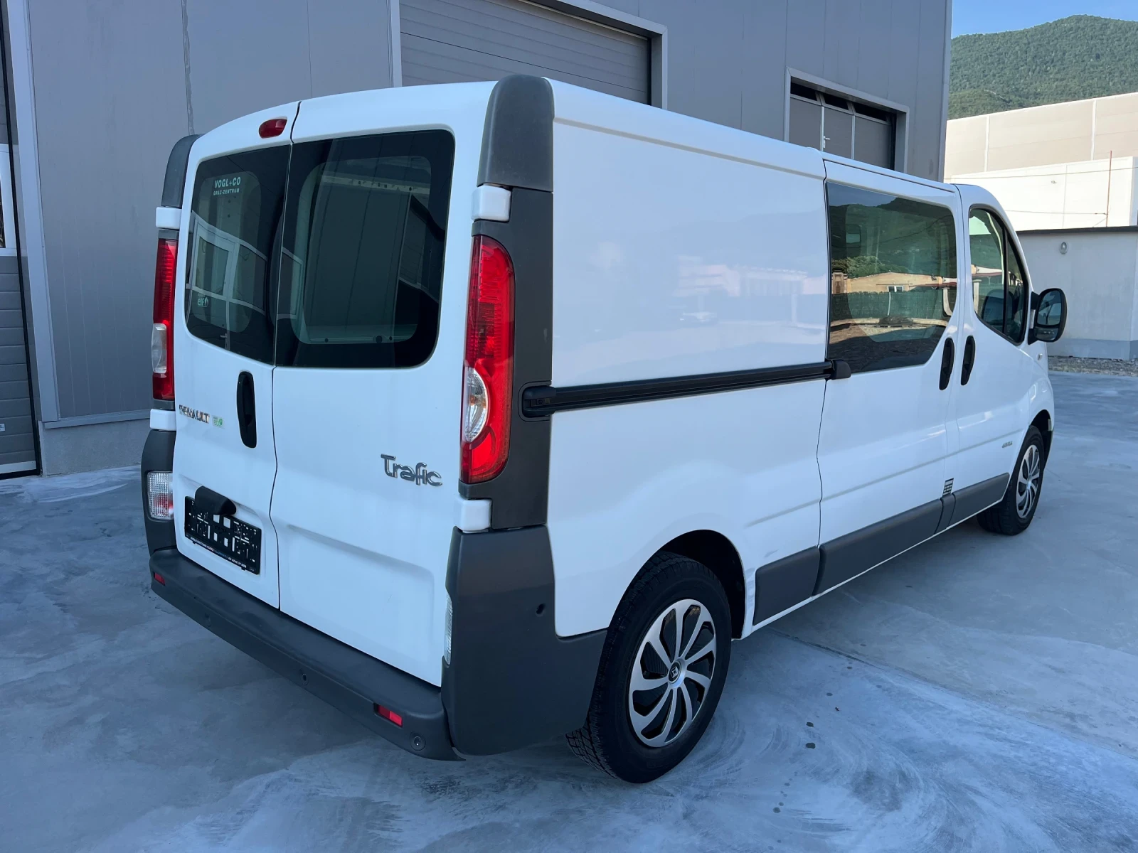 Renault Trafic 2.0CDTI , снимка 6 - Бусове и автобуси - 54861691