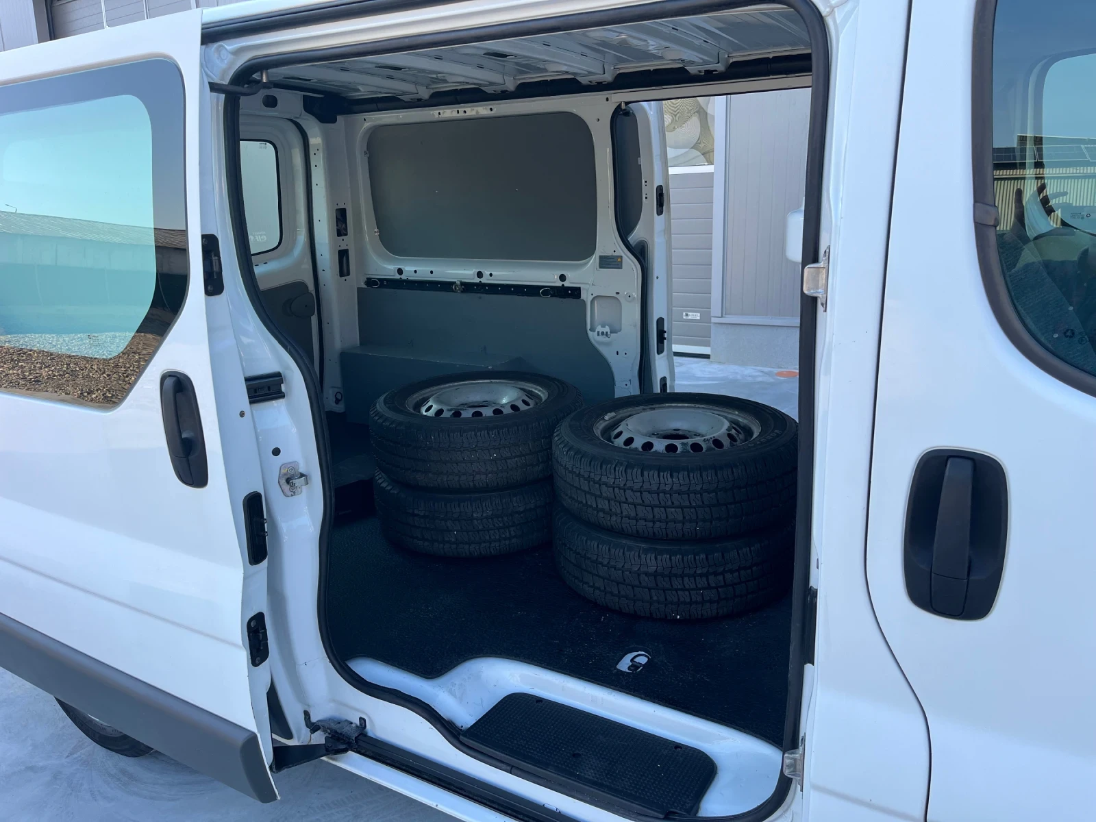 Renault Trafic 2.0CDTI , снимка 11 - Бусове и автобуси - 54861691