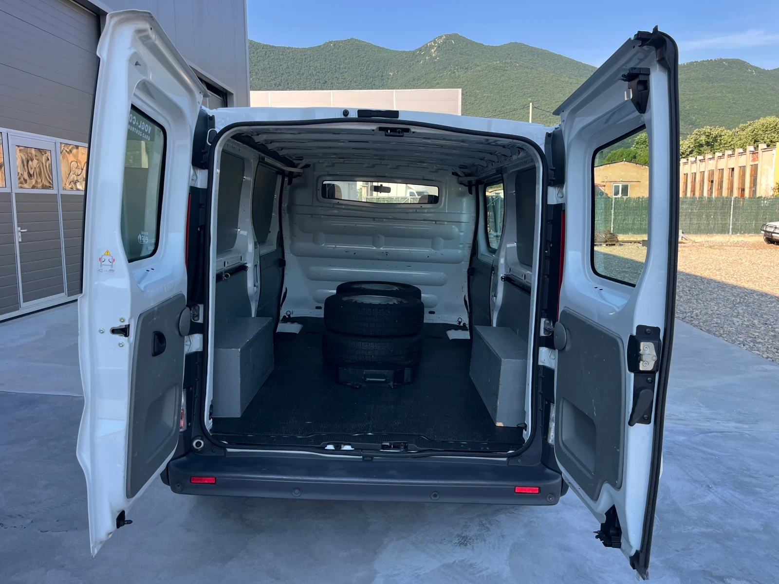 Renault Trafic 2.0CDTI , снимка 9 - Бусове и автобуси - 54861691