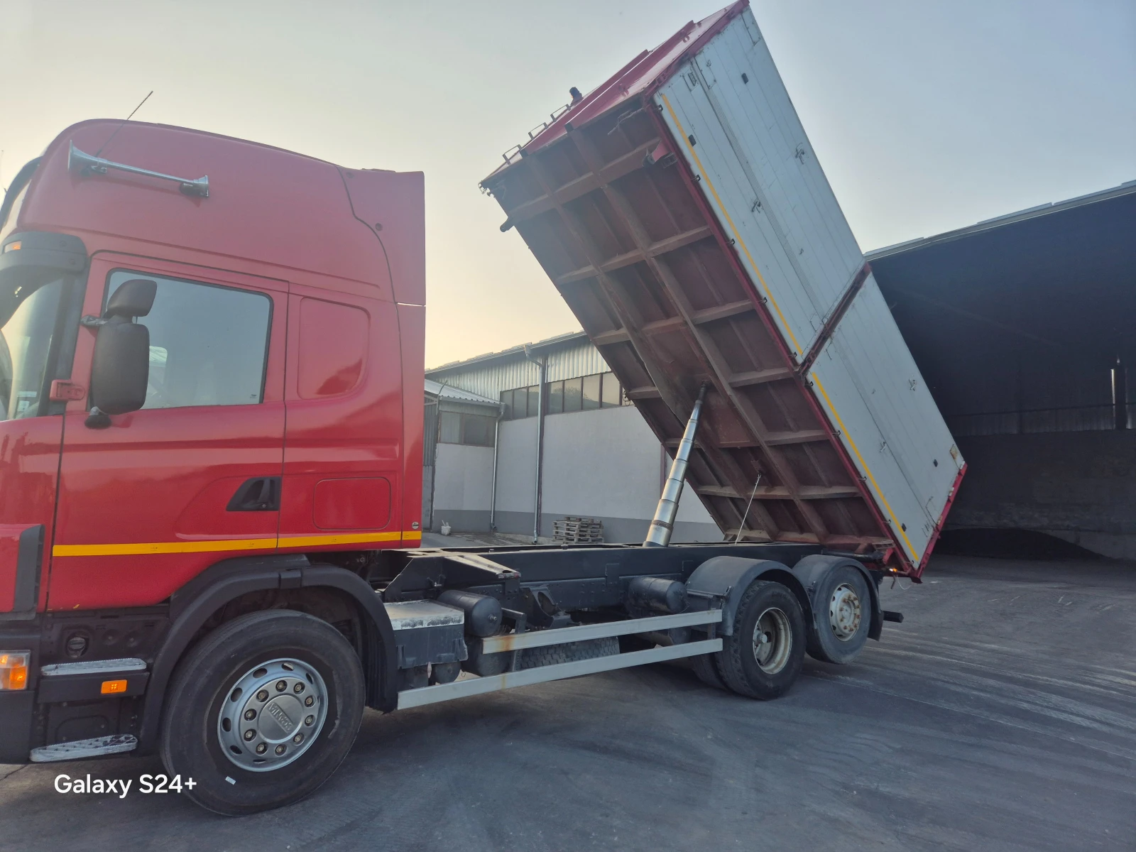 Scania 144 Самосвал - изображение 9