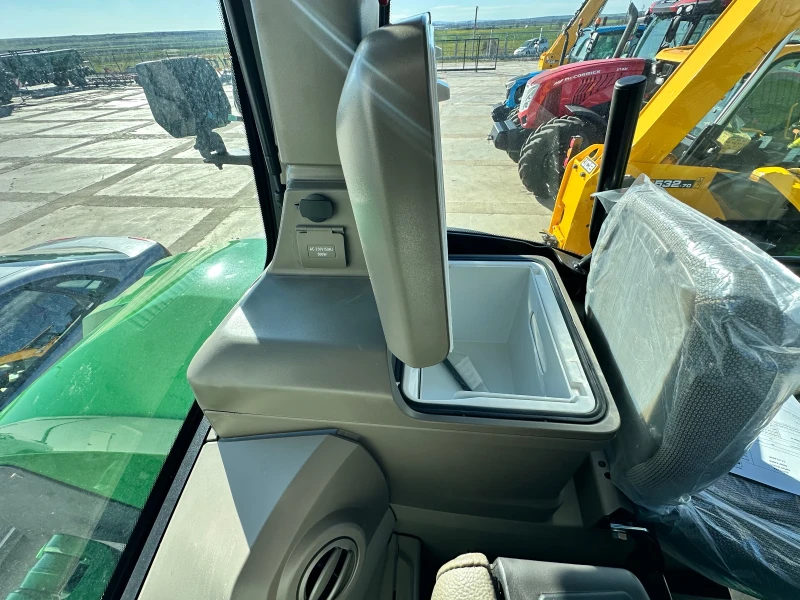 Трактор John Deere 8R310 e23 НОВ ГАРАНЦИЯ , снимка 6 - Селскостопанска техника - 53057457