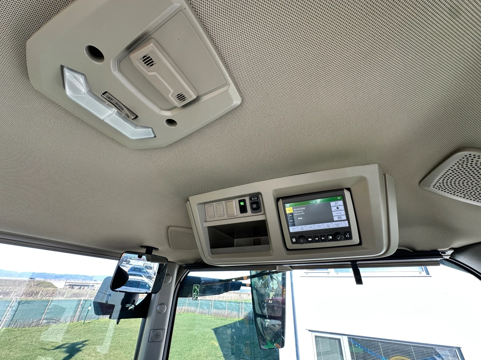 Трактор John Deere 8R310 e23 НОВ ГАРАНЦИЯ  - изображение 5