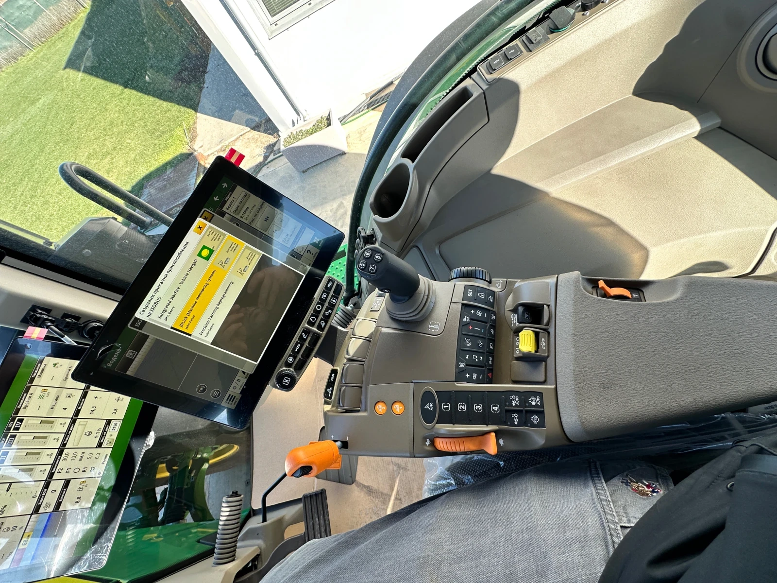 Трактор John Deere 8R310 e23 НОВ ГАРАНЦИЯ  - изображение 2