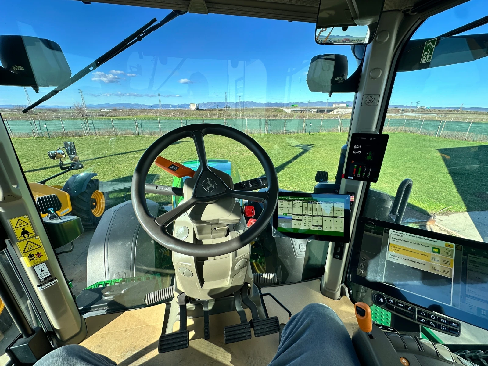Трактор John Deere 8R310 e23 НОВ ГАРАНЦИЯ  - изображение 3