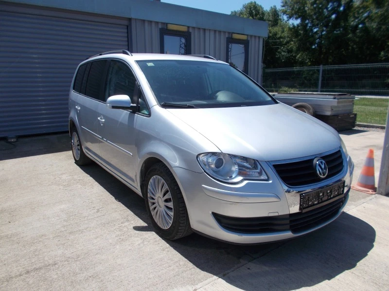 VW Touran 1.4 TSI, снимка 2 - Автомобили и джипове - 41496395