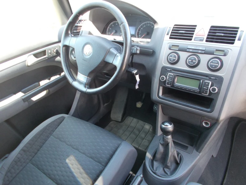 VW Touran 1.4 TSI, снимка 8 - Автомобили и джипове - 41496395