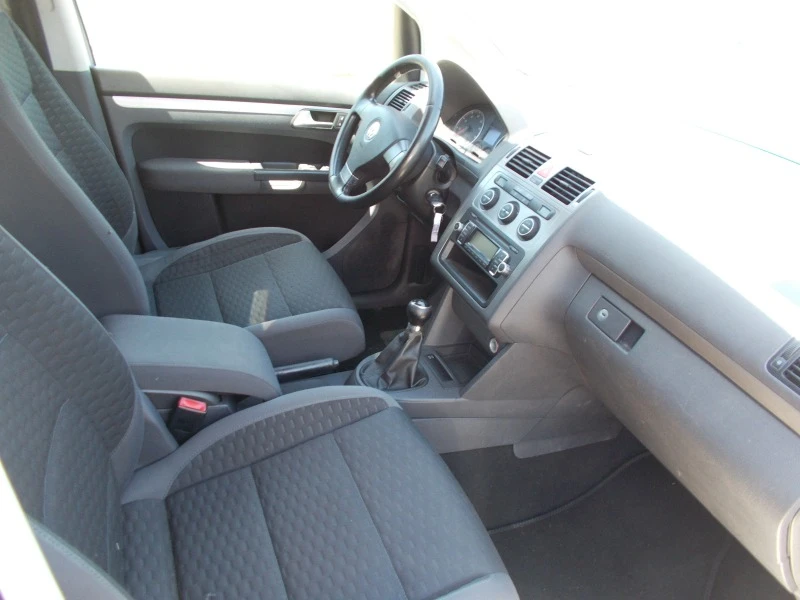 VW Touran 1.4 TSI, снимка 9 - Автомобили и джипове - 41496395