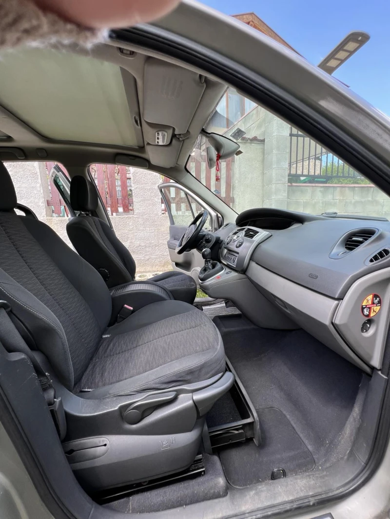 Renault Scenic 1.5 DCI, снимка 5 - Автомобили и джипове - 48464412