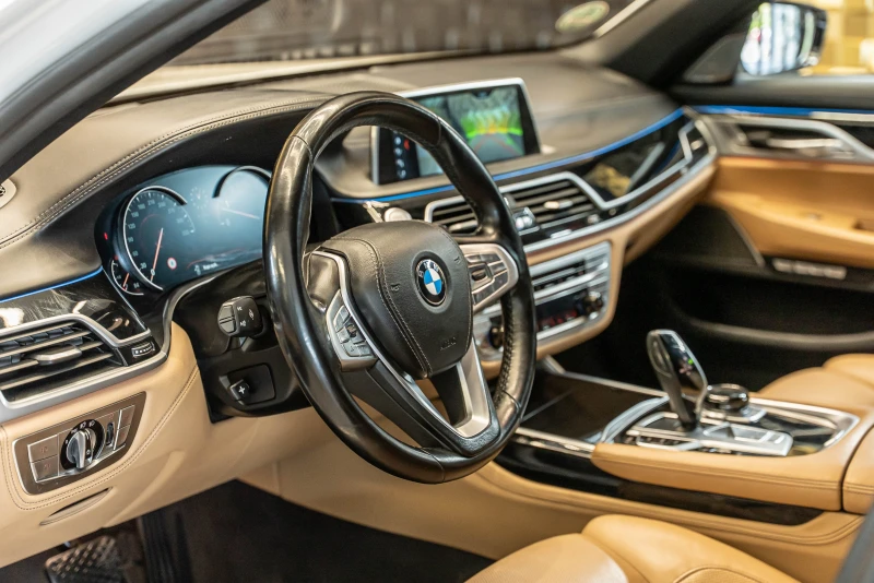 BMW 750 Xdrive, снимка 8 - Автомобили и джипове - 51505675