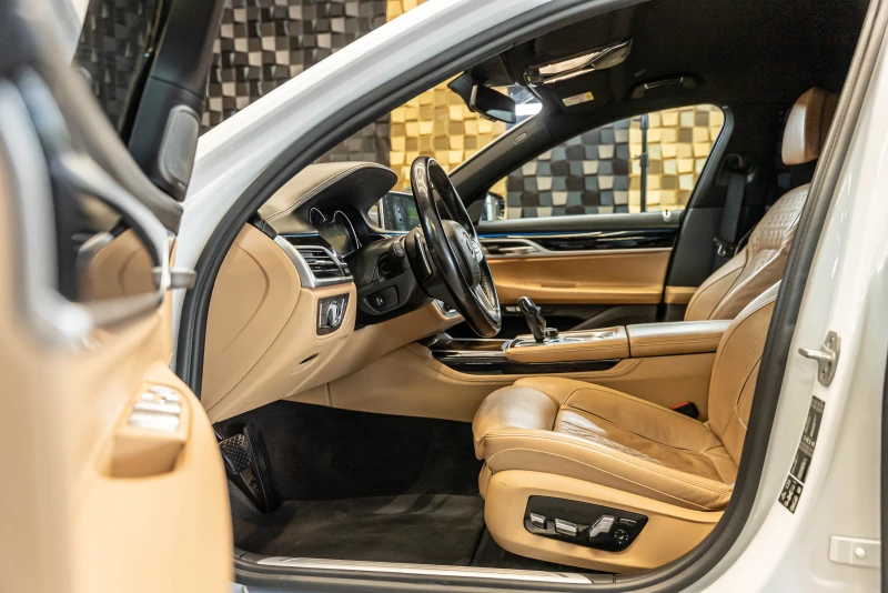 BMW 750 Xdrive, снимка 10 - Автомобили и джипове - 51505675