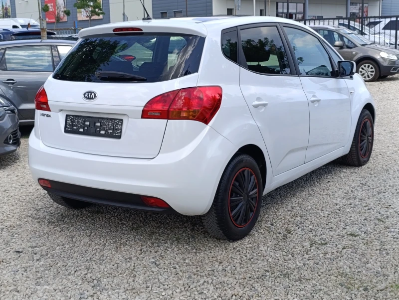 Kia Venga PANORAMA, снимка 8 - Автомобили и джипове - 51580119