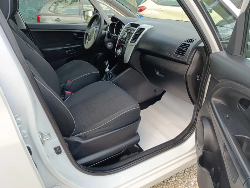 Kia Venga PANORAMA, снимка 10 - Автомобили и джипове - 51580119