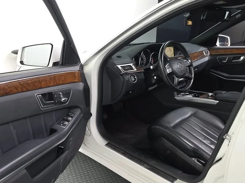 Mercedes-Benz E 300 Elegance, снимка 10 - Автомобили и джипове - 54955245