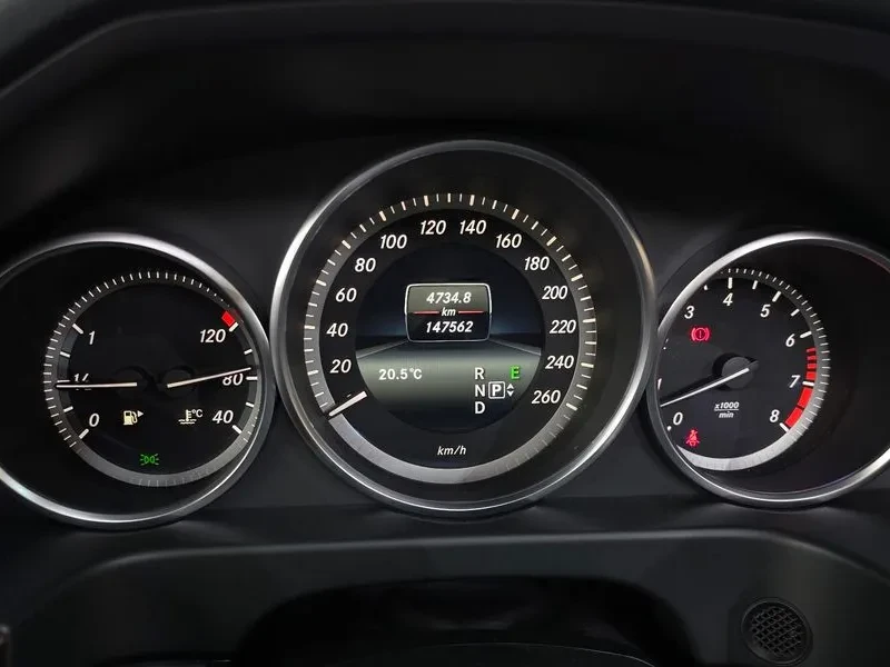 Mercedes-Benz E 300 Elegance, снимка 8 - Автомобили и джипове - 54955245