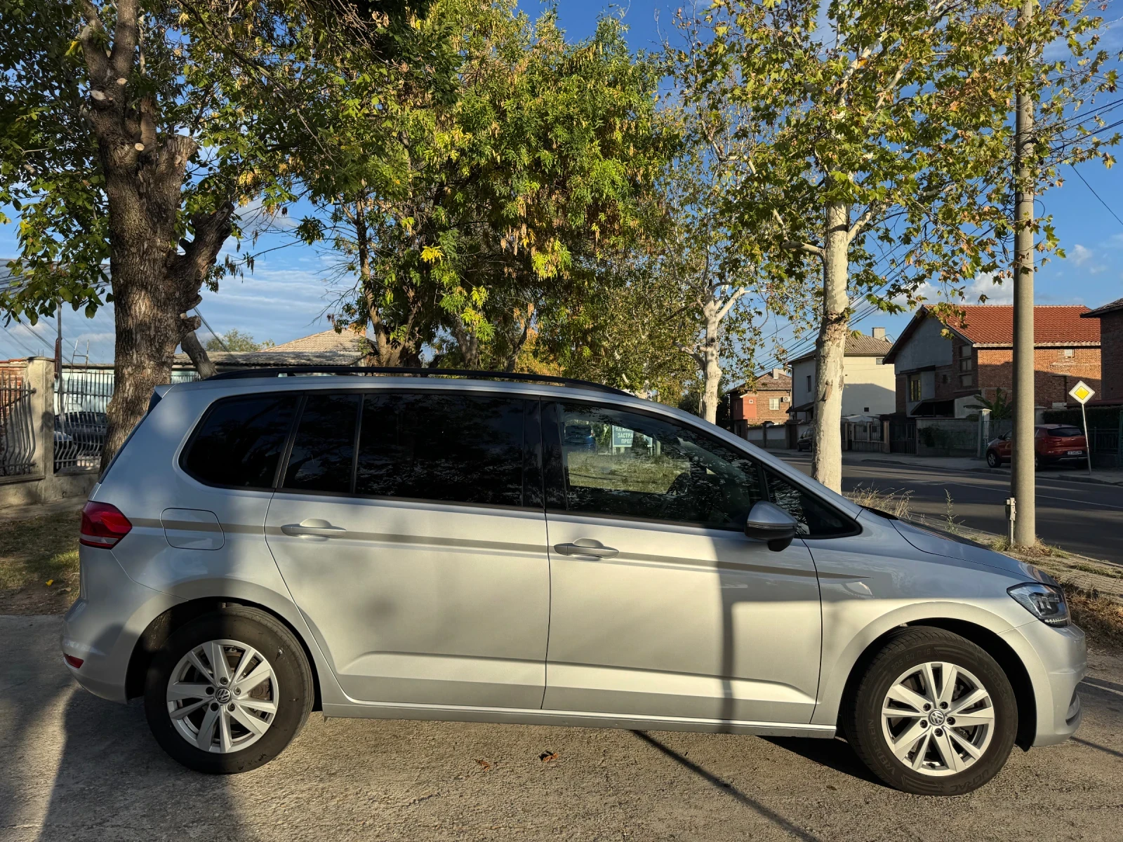 VW Touran 2.0 DIESEL AUSTRIA - изображение 4