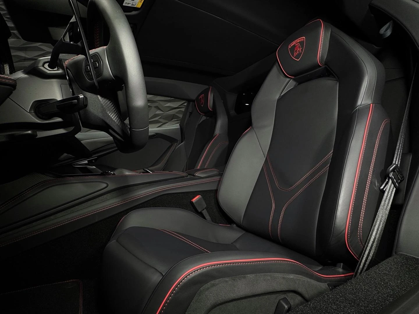 Lamborghini Revuelto Nero Noctis - изображение 6