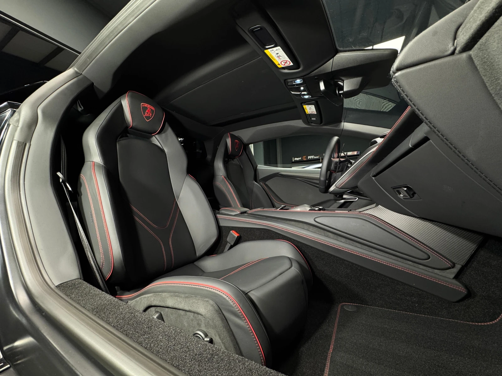 Lamborghini Revuelto Nero Noctis - изображение 9