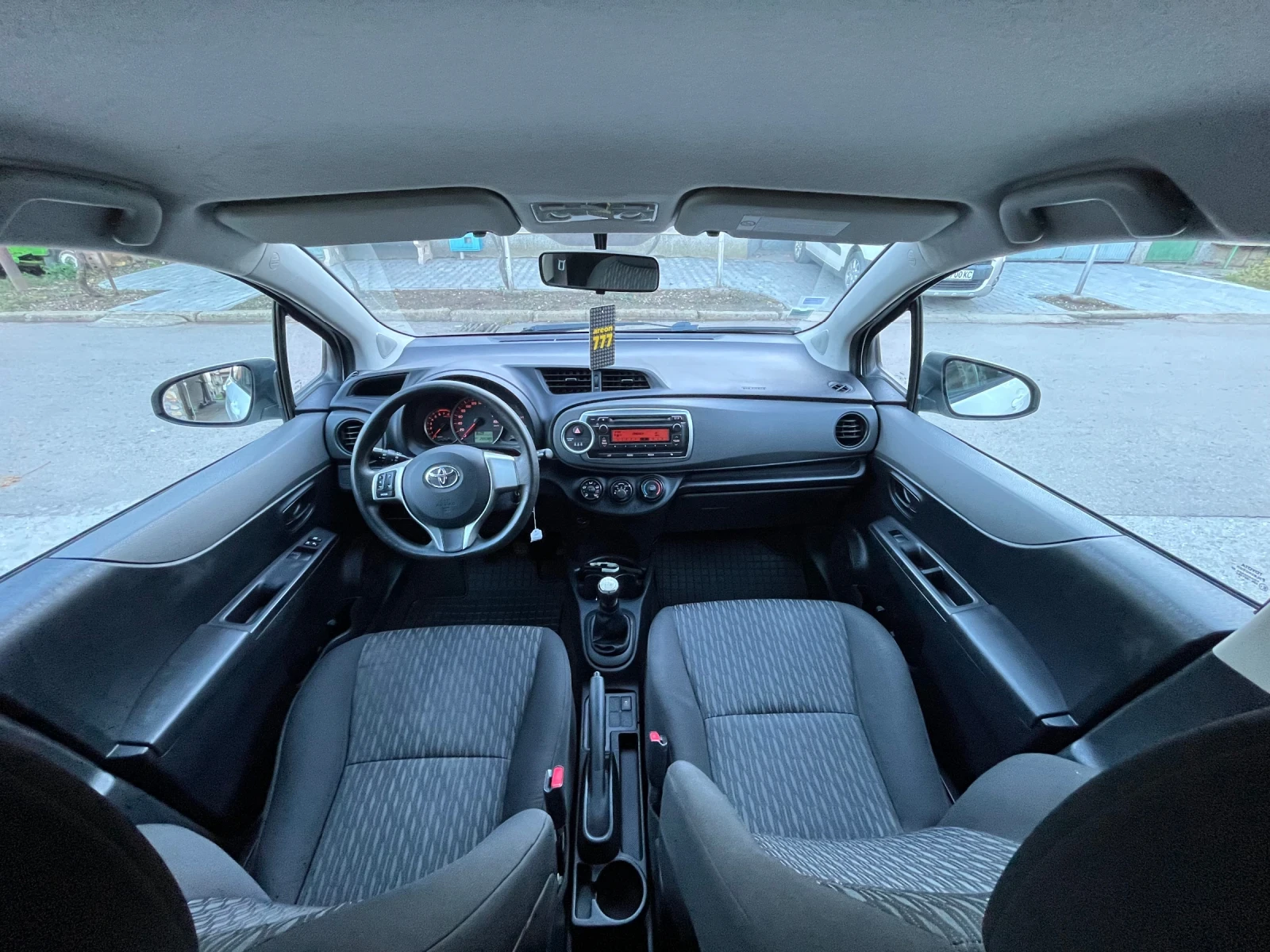 Toyota Yaris  - изображение 10