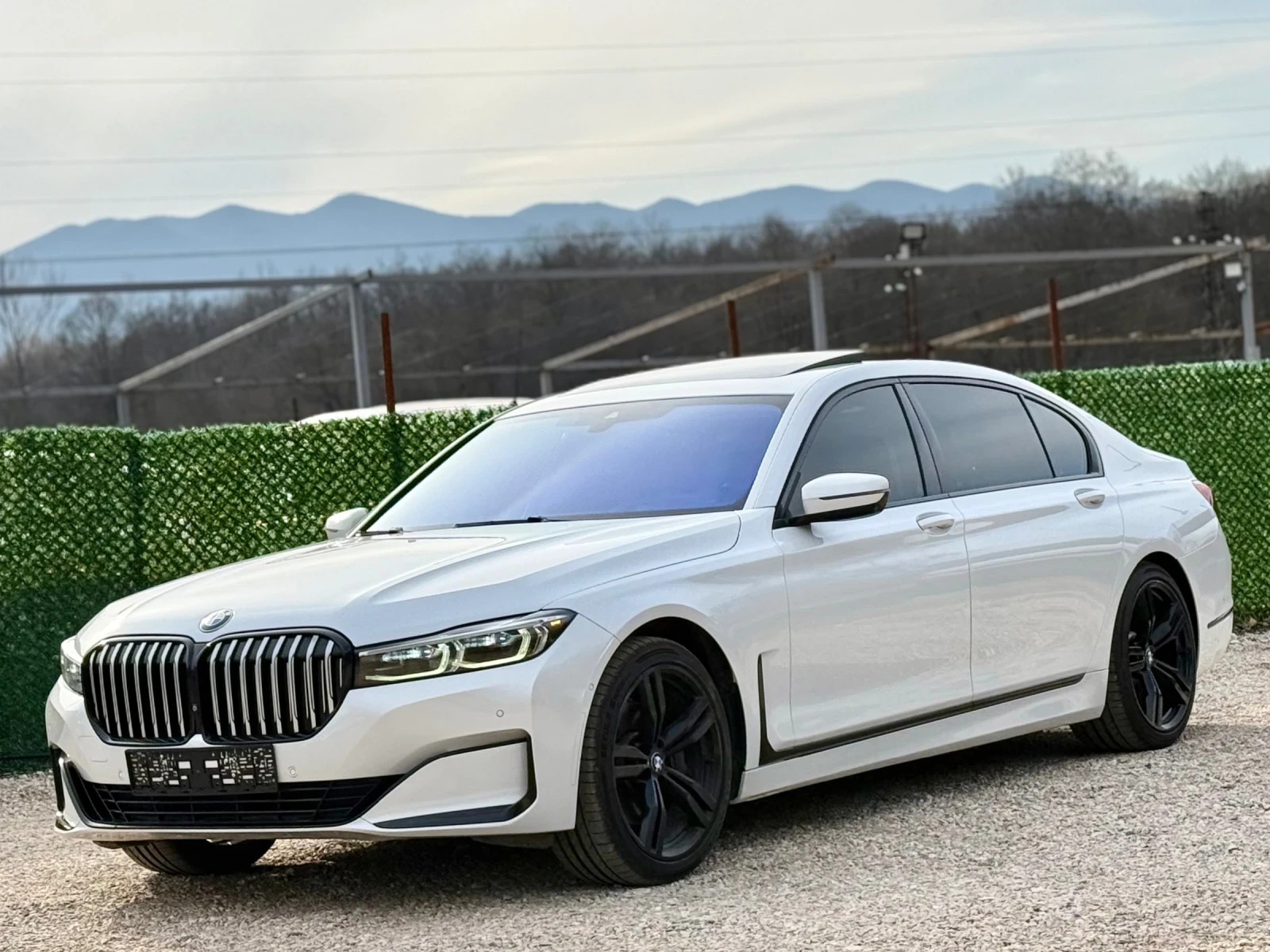 BMW 740 i * CARBON CORE* LASER* LONG* FACELIFT* , снимка 2 - Автомобили и джипове - 53760496
