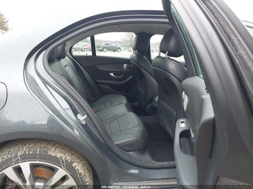 Mercedes-Benz C 300 2.0l 4Matic, снимка 8 - Автомобили и джипове - 54116829