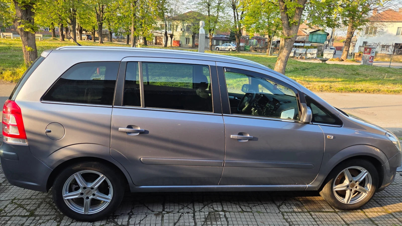 Opel Zafira B, снимка 8 - Автомобили и джипове - 54397368