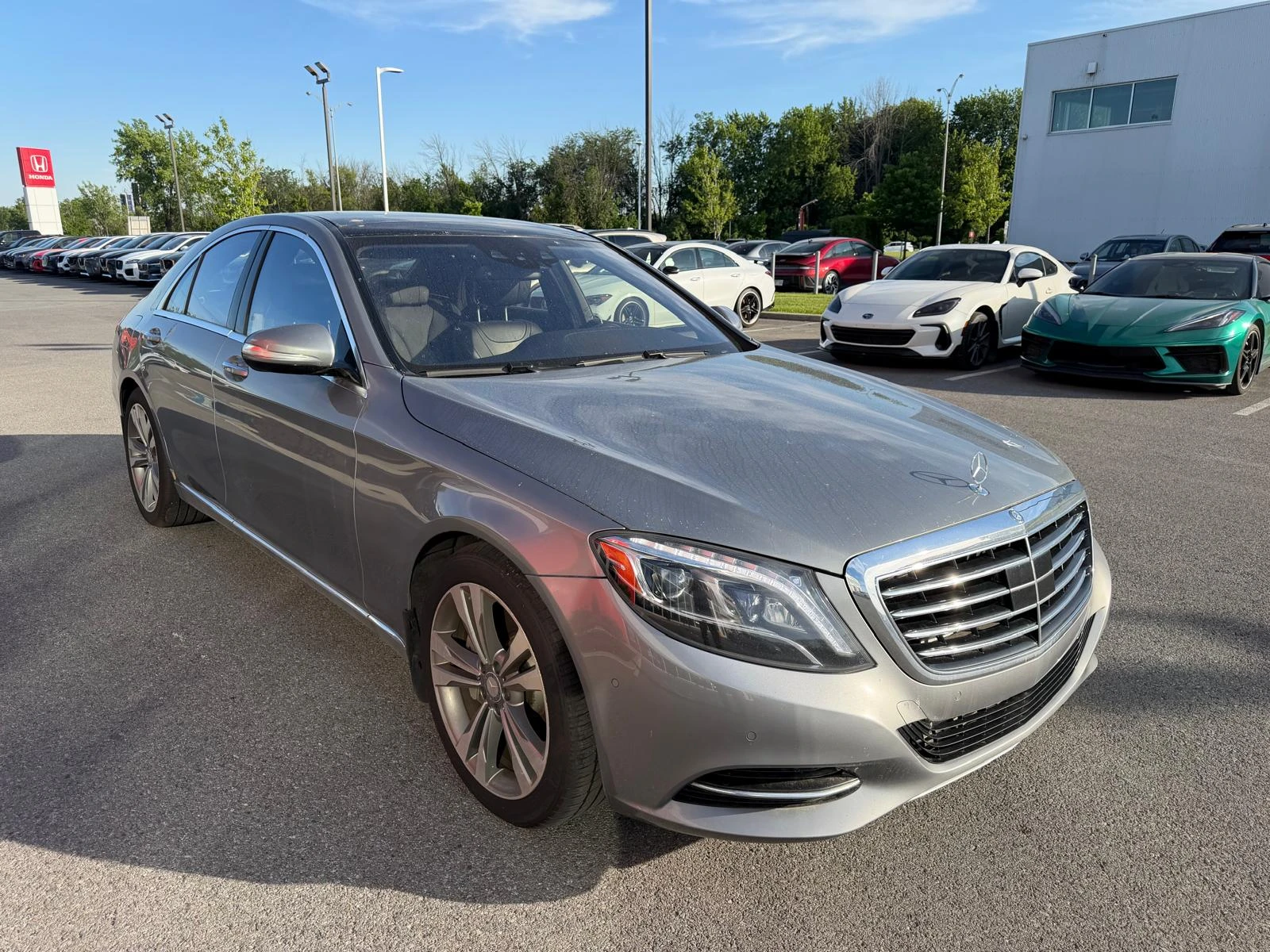 Mercedes-Benz S 550 4.6L V8 / Чист CARFAX / Малък пробег / Като нова!, снимка 3 - Автомобили и джипове - 54849453